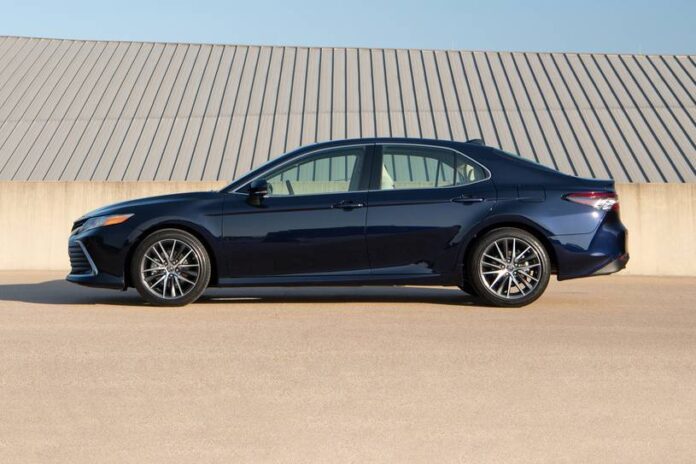 2021_toyota_camry_sedan_xle_1