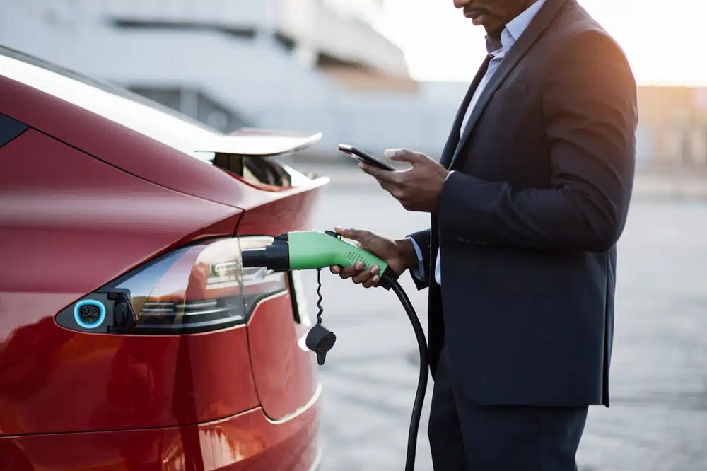 Ventajas de los Autos Eléctricos de Carga Rápida vs. Autos Convencionales