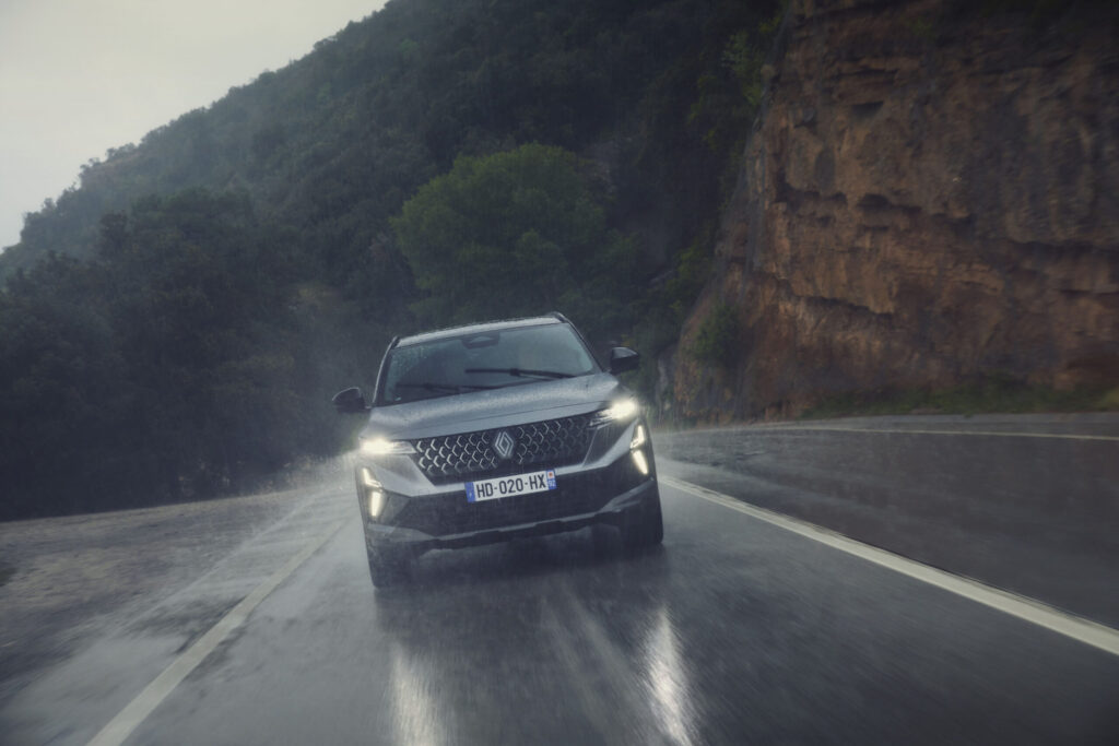 Renault Austral: Confort Premium y Tecnología Híbrida en Movimiento