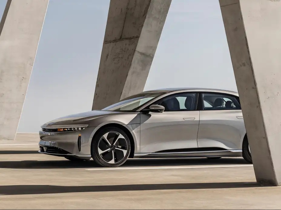 ¿Cuáles son los 5 autos de startups con el precio más competitivo en el segmento premium en el 2026?