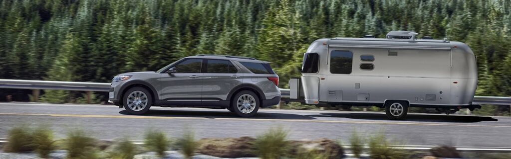 Los 5 SUVs medianos del 2026 con la mayor capacidad de remolque